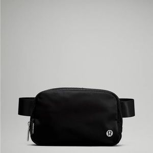 NWT Lululemon Everywhere Belt Bag in black